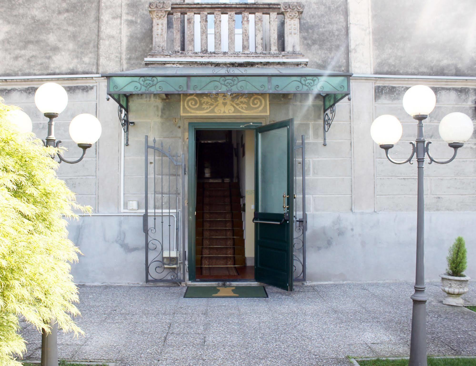 Hotel Ristorante La Torretta Bianze Exterior photo