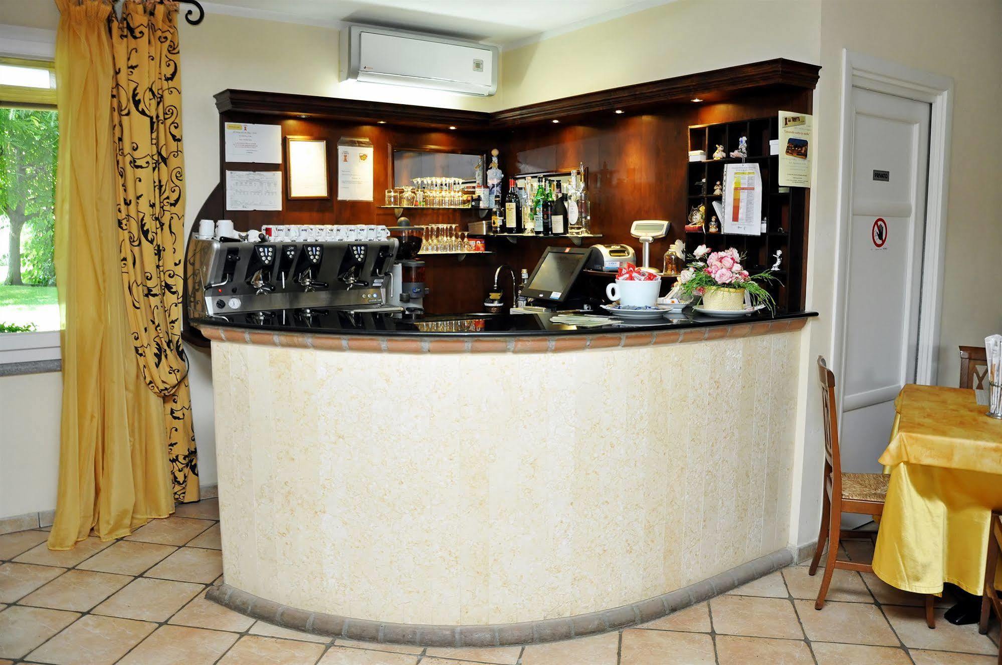Hotel Ristorante La Torretta Bianze Exterior photo